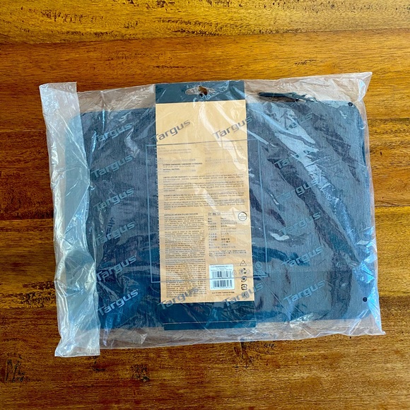 Targus Citylite Laptop Sleeve for Macbook Pro 13” - Dark Gray - TSS97504GL-70 - Picture 2 of 2